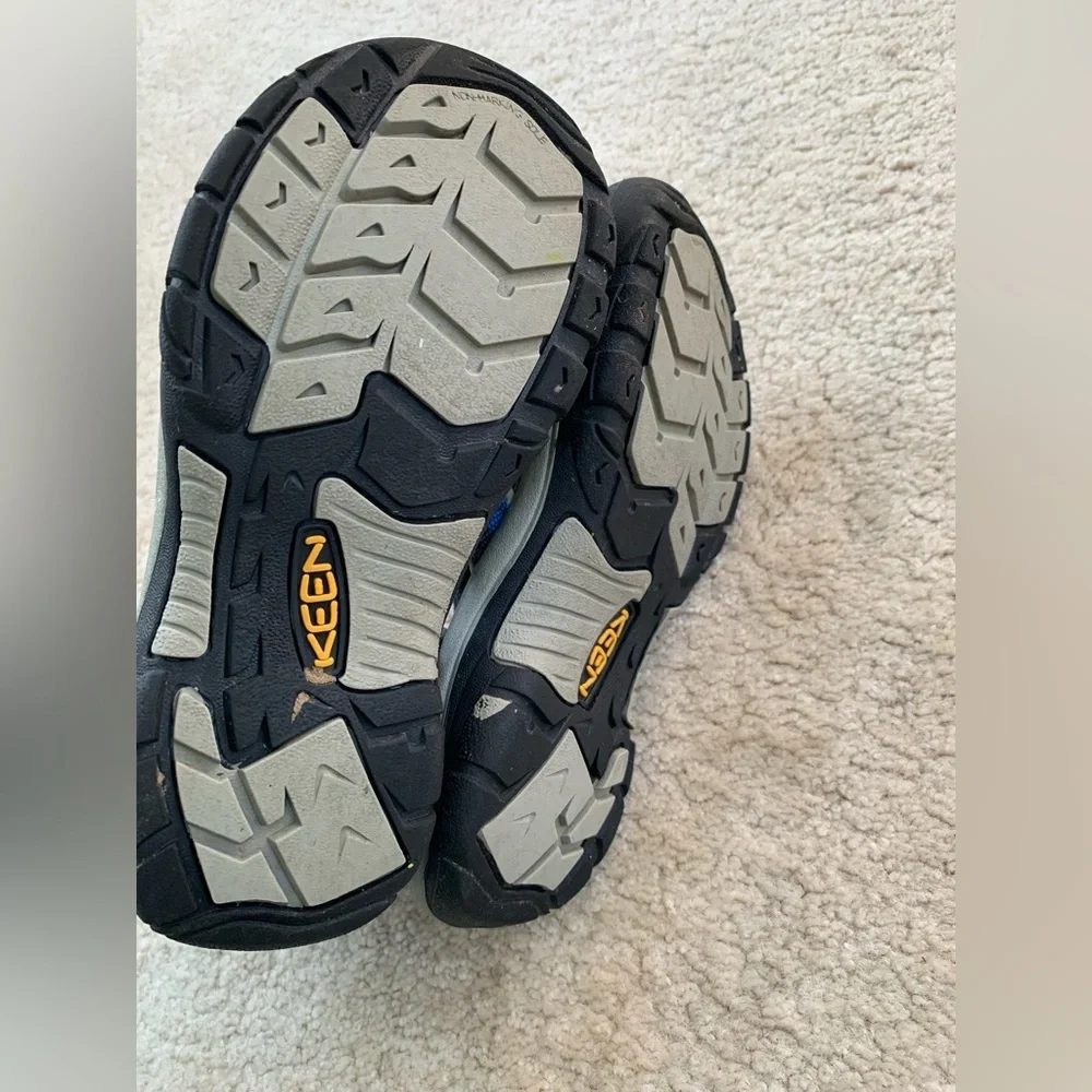 Keen Big Kid Size 2 Venice H2 Closed Toe Outdoor Water Sandals